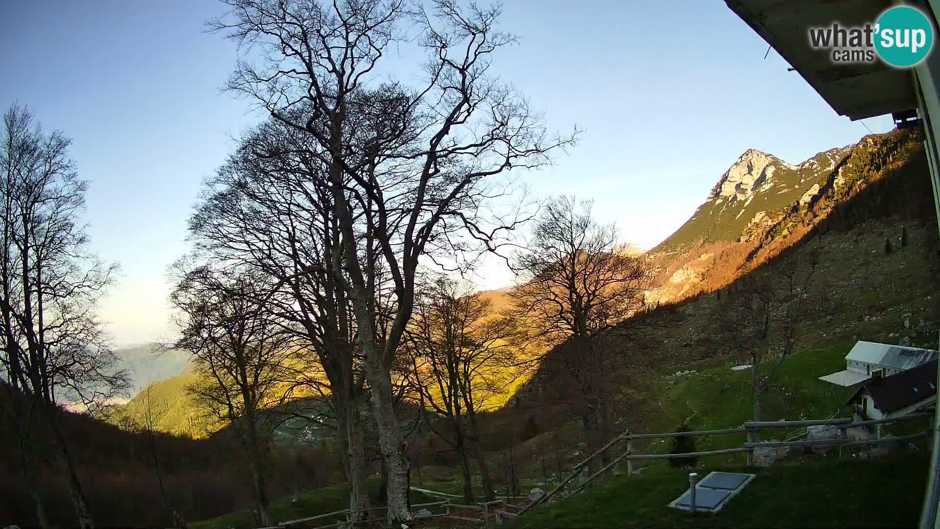 Planina Razor Bergütte Webcam (1315) | Blick auf Tolminski Migovec