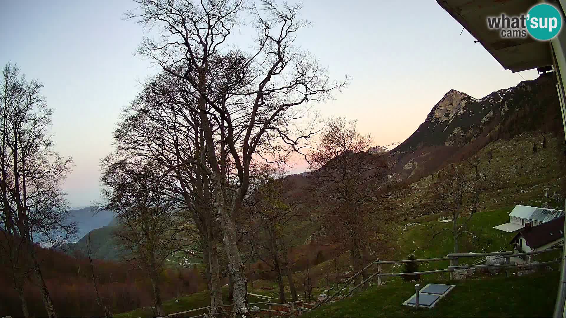Refuge de la montagne Planina Razor caméra en direct (1315) | vue sur Tolminski Migovec