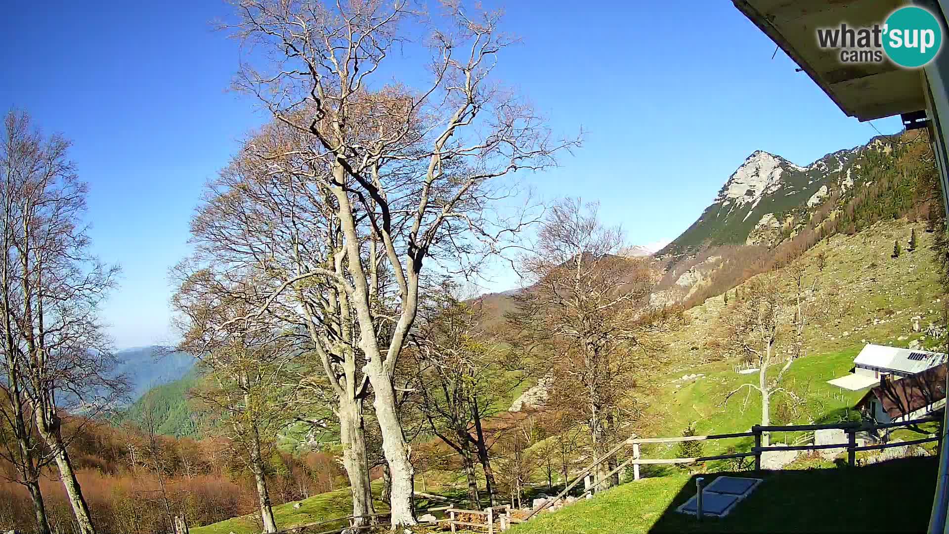 Planinarski dom na planini Razor (1315) | Pogled na Tolminski Migovec