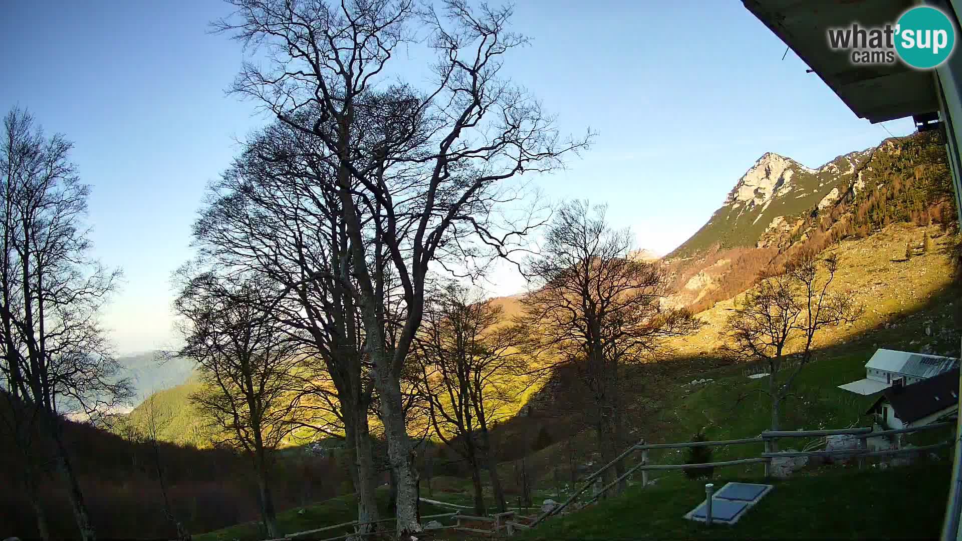 Refuge de la montagne Planina Razor caméra en direct (1315) | vue sur Tolminski Migovec