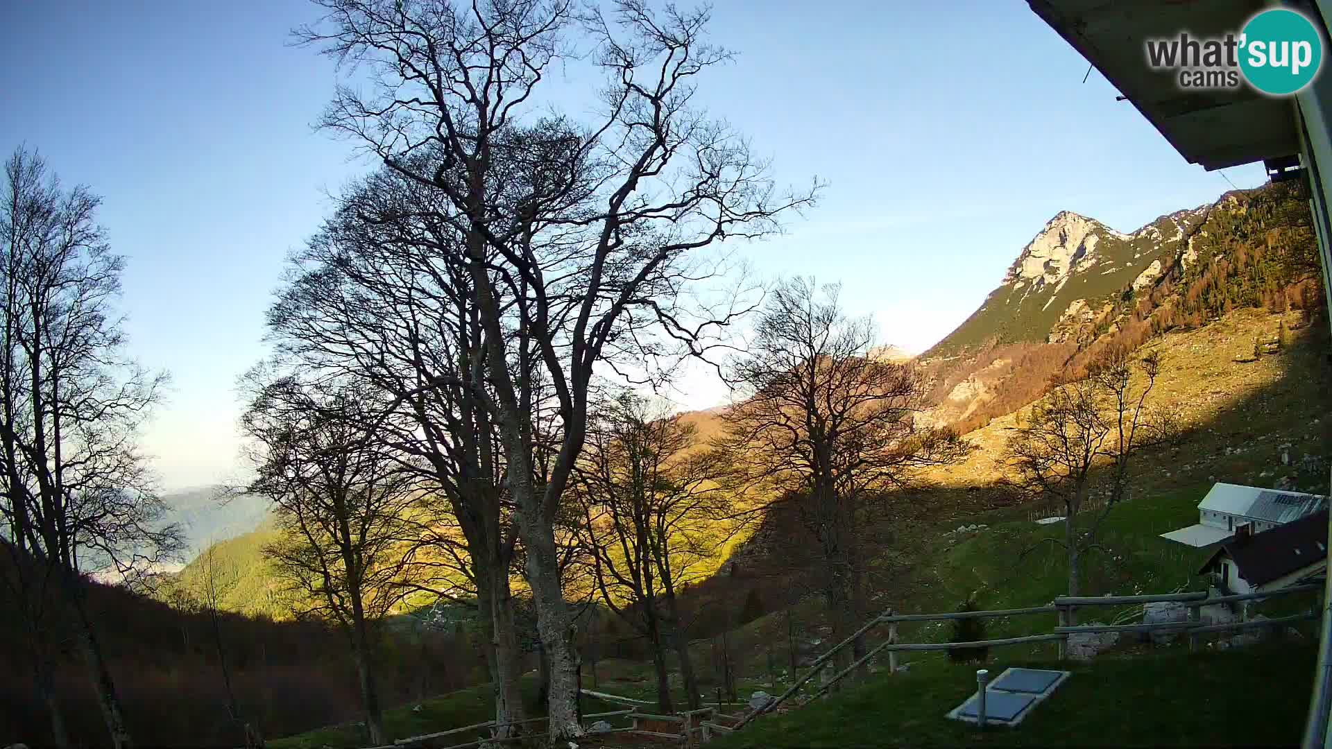 Refuge de la montagne Planina Razor caméra en direct (1315) | vue sur Tolminski Migovec
