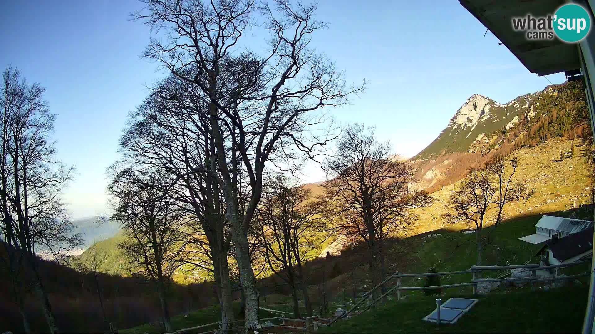 Planina Razor Bergütte Webcam (1315) | Blick auf Tolminski Migovec