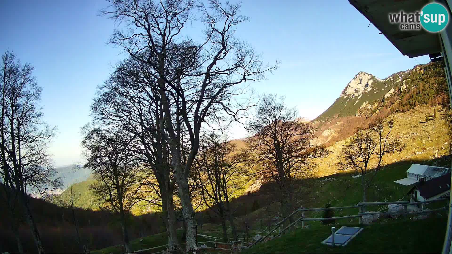Planina Razor Bergütte Webcam (1315) | Blick auf Tolminski Migovec