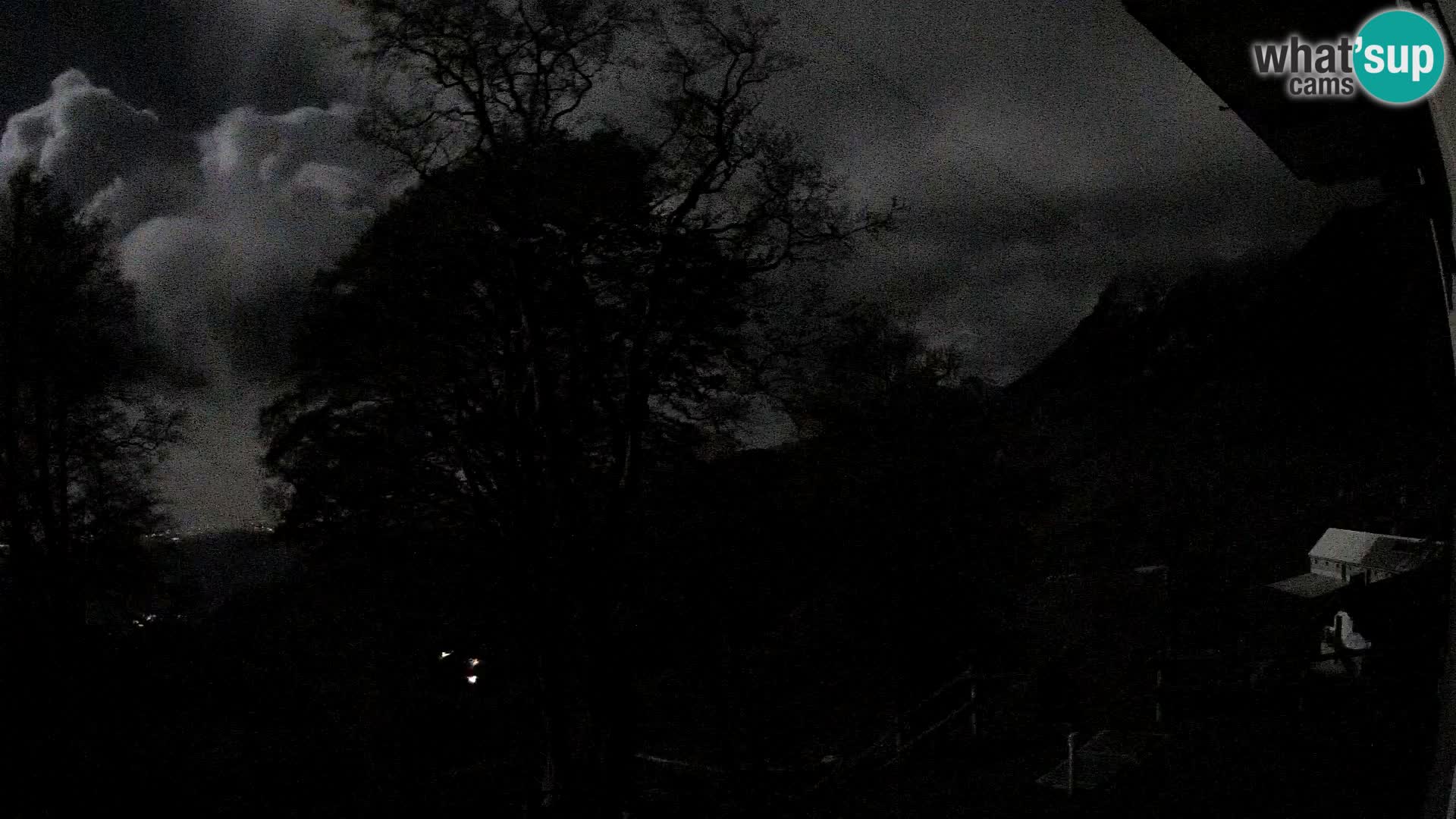 Planina Razor Mountain Hut live cam (1315) | view to Tolminski Migovec