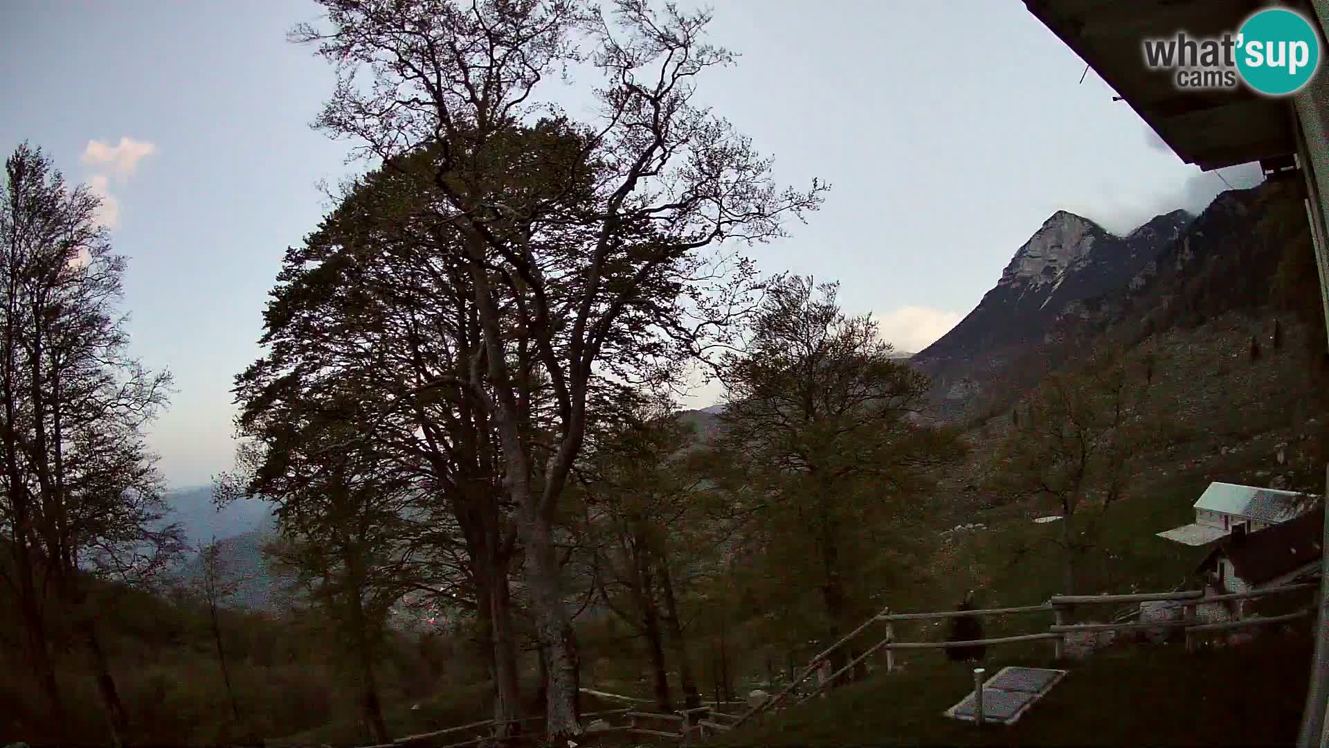 Planinarski dom na planini Razor (1315) | Pogled na Tolminski Migovec