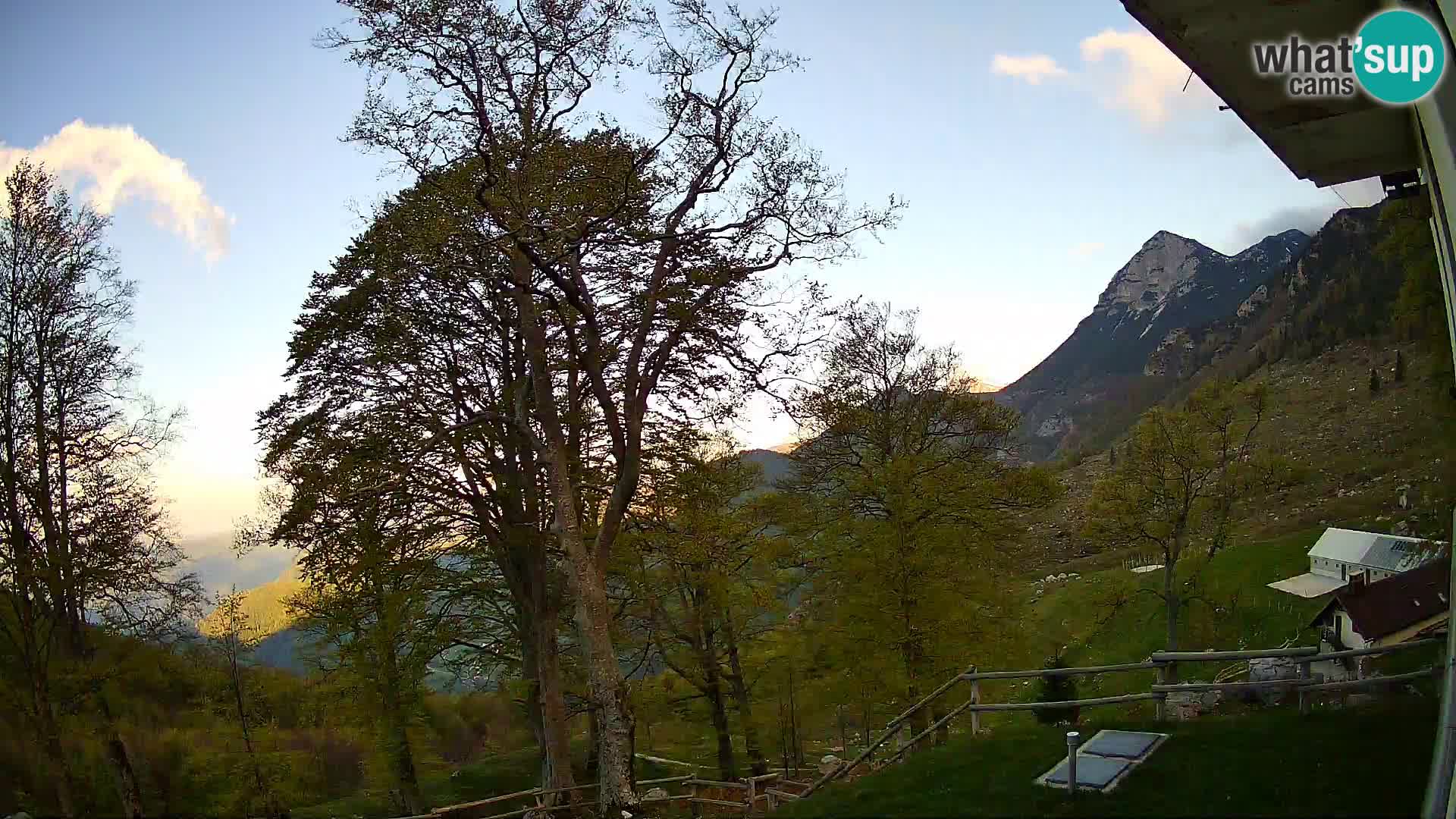 Planinarski dom na planini Razor (1315) | Pogled na Tolminski Migovec