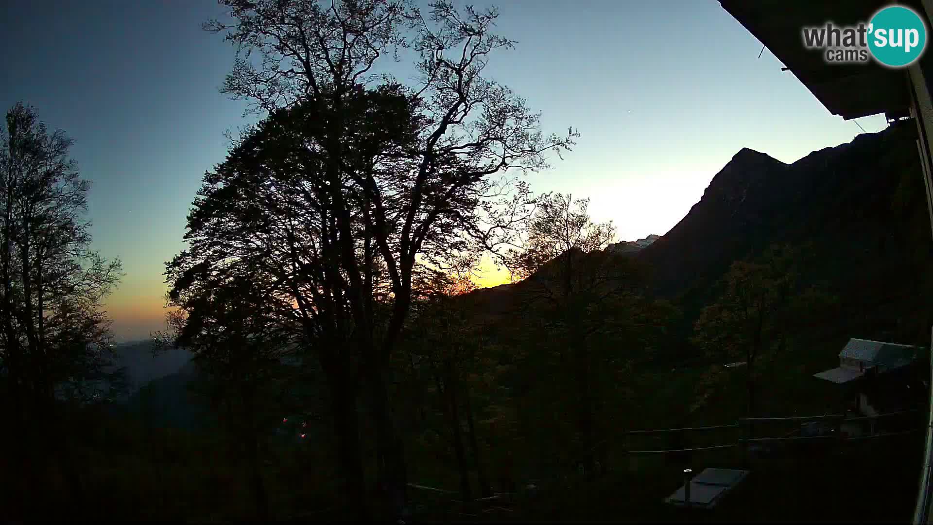 Planina Razor Mountain Hut live cam (1315) | view to Tolminski Migovec