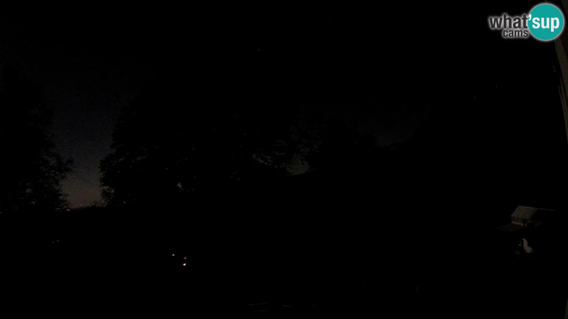 Cámara en vivo de la cabaña de montaña Planina Razor (1315) | vista hacia Tolminski Migovec