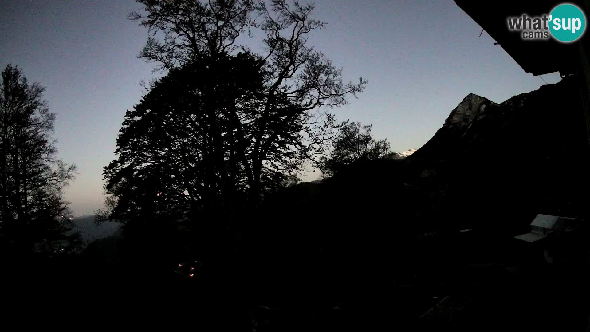 Planina Razor Mountain Hut live cam (1315) | view to Tolminski Migovec