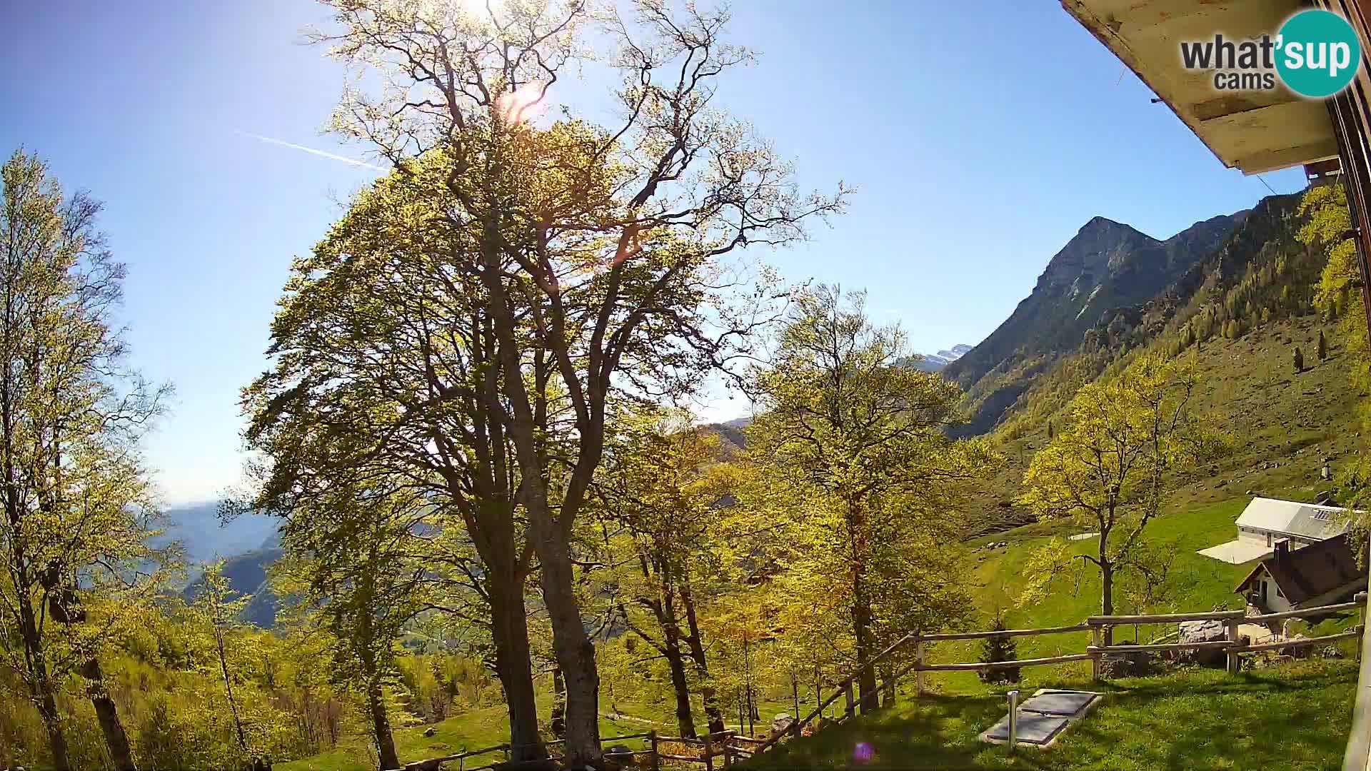 Refuge de la montagne Planina Razor caméra en direct (1315) | vue sur Tolminski Migovec