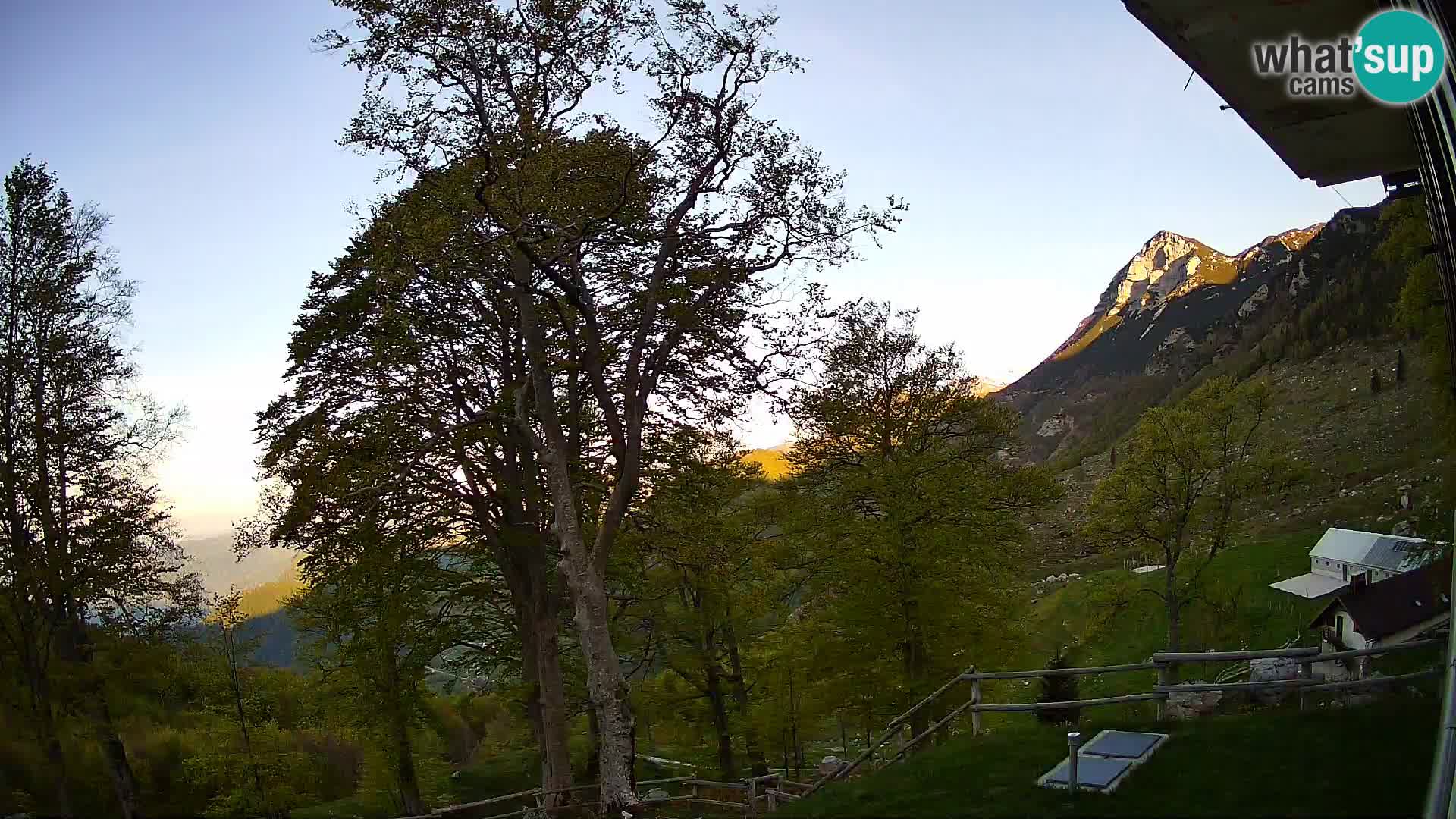 Planina Razor Mountain Hut live cam (1315) | view to Tolminski Migovec