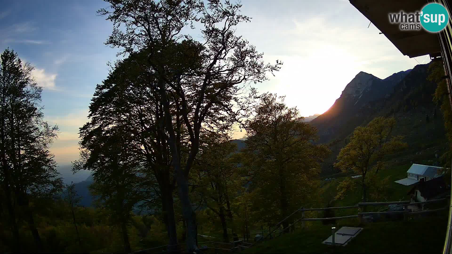 Planina Razor Mountain Hut live cam (1315) | view to Tolminski Migovec