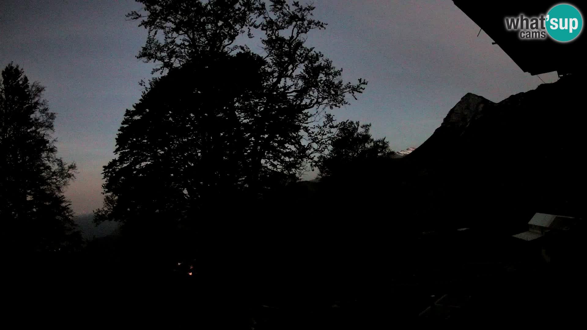Planina Razor Mountain Hut live cam (1315) | view to Tolminski Migovec