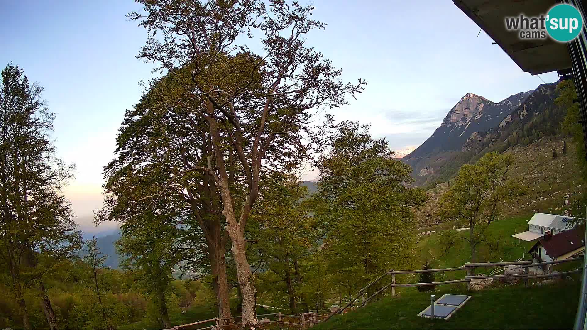 Planina Razor Mountain Hut live cam (1315) | view to Tolminski Migovec