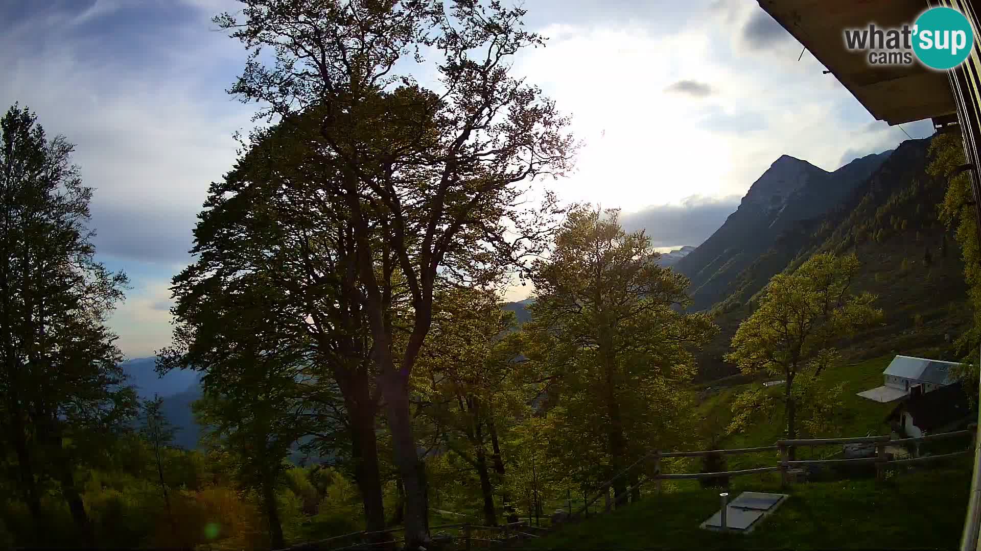 Planina Razor Mountain Hut live cam (1315) | view to Tolminski Migovec