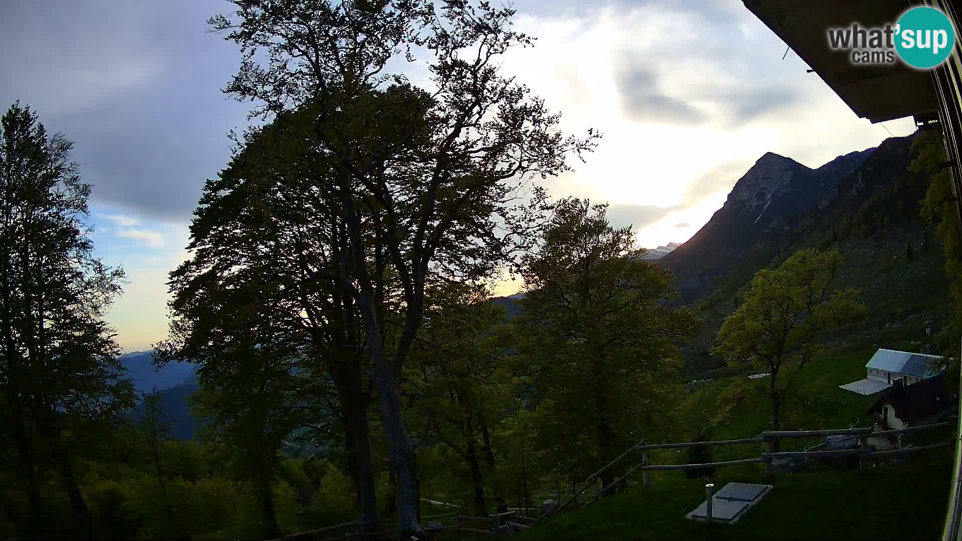Planina Razor Mountain Hut live cam (1315) | view to Tolminski Migovec