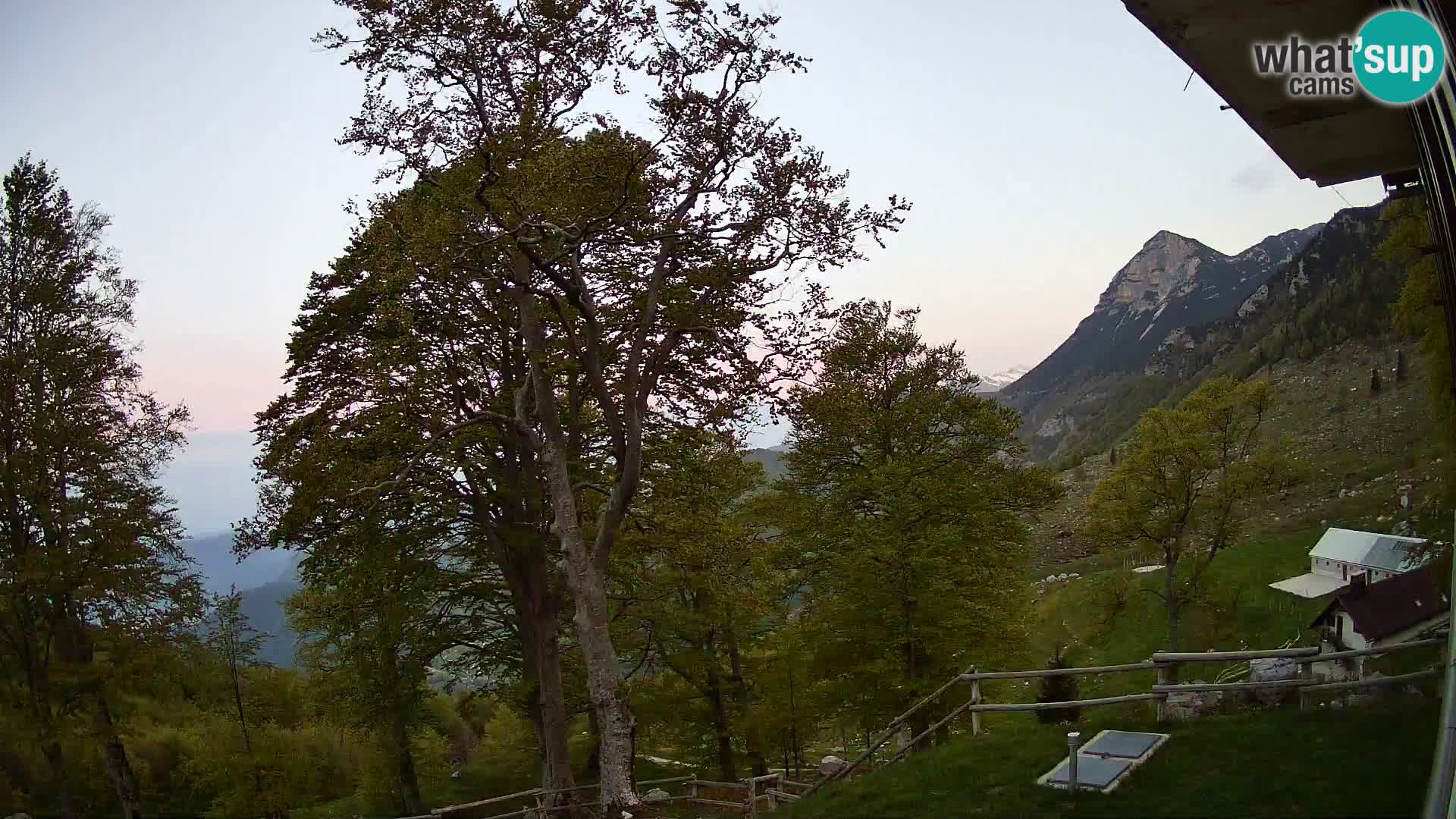 Planina Razor Mountain Hut live cam (1315) | view to Tolminski Migovec