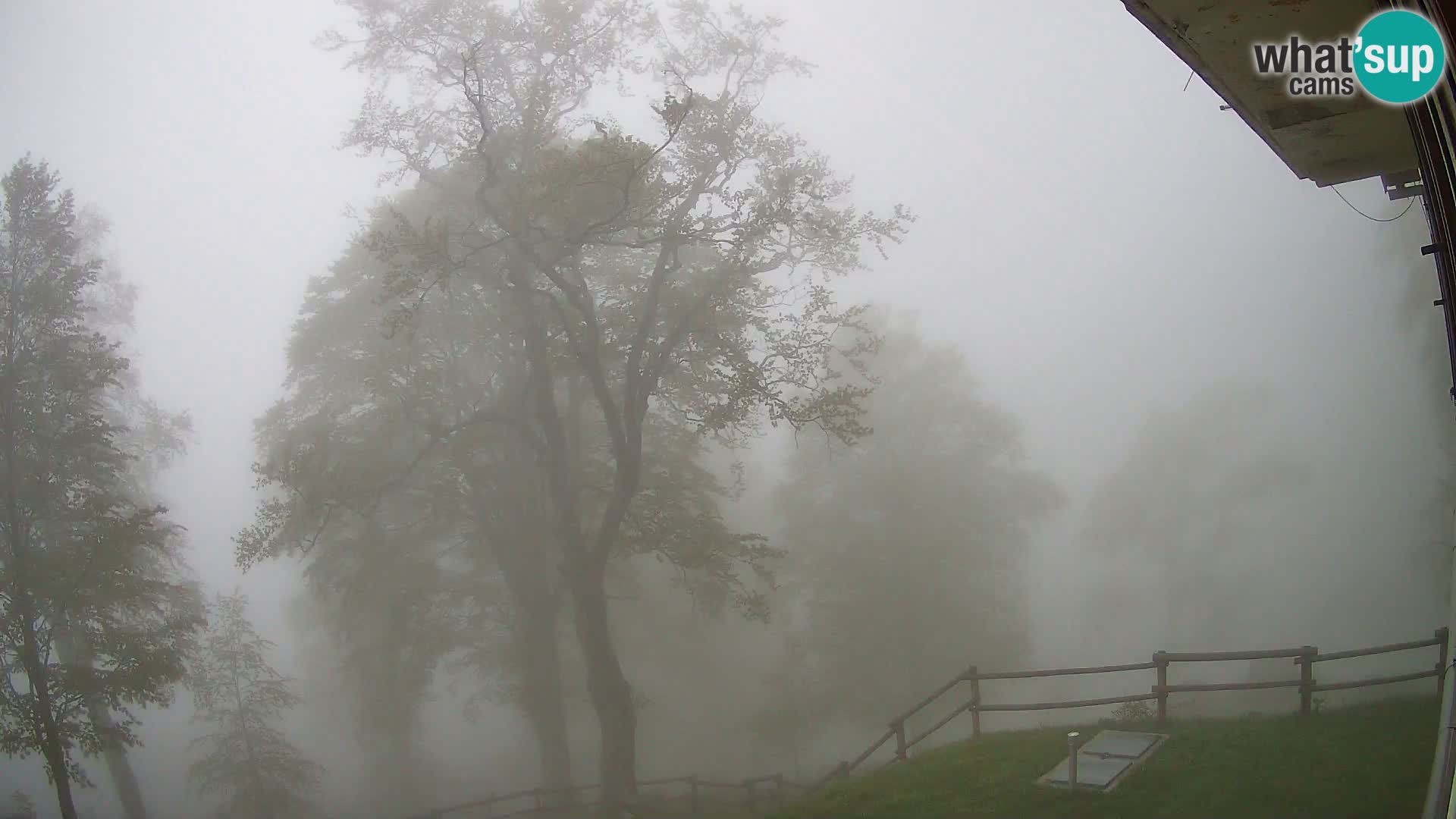Refuge de la montagne Planina Razor caméra en direct (1315) | vue sur Tolminski Migovec