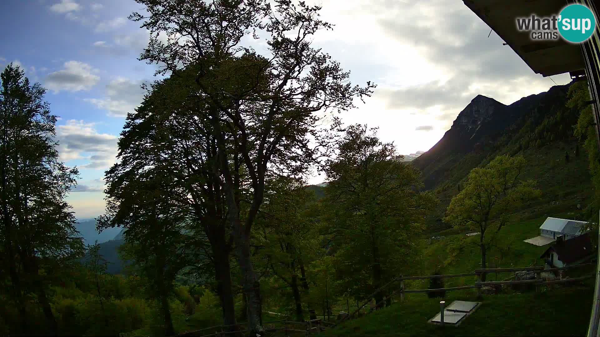 Refuge de la montagne Planina Razor caméra en direct (1315) | vue sur Tolminski Migovec