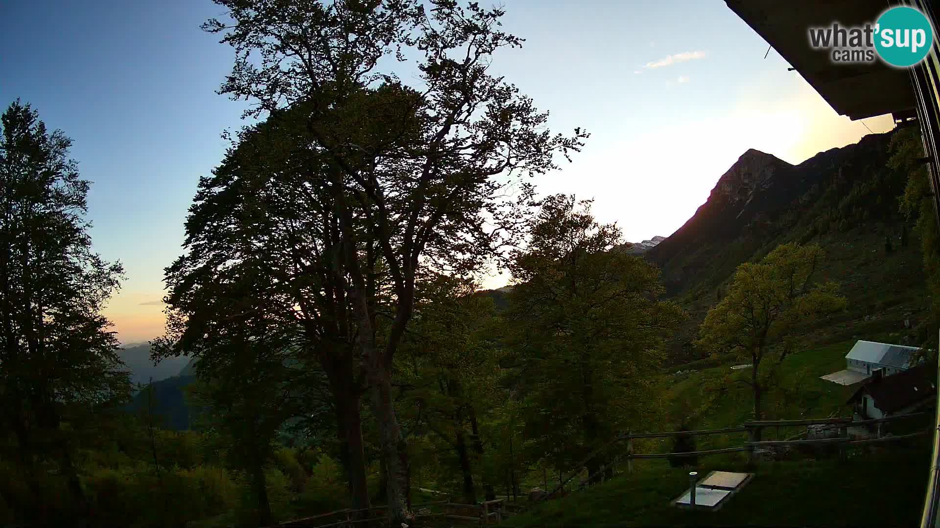 Planinarski dom na planini Razor (1315) | Pogled na Tolminski Migovec