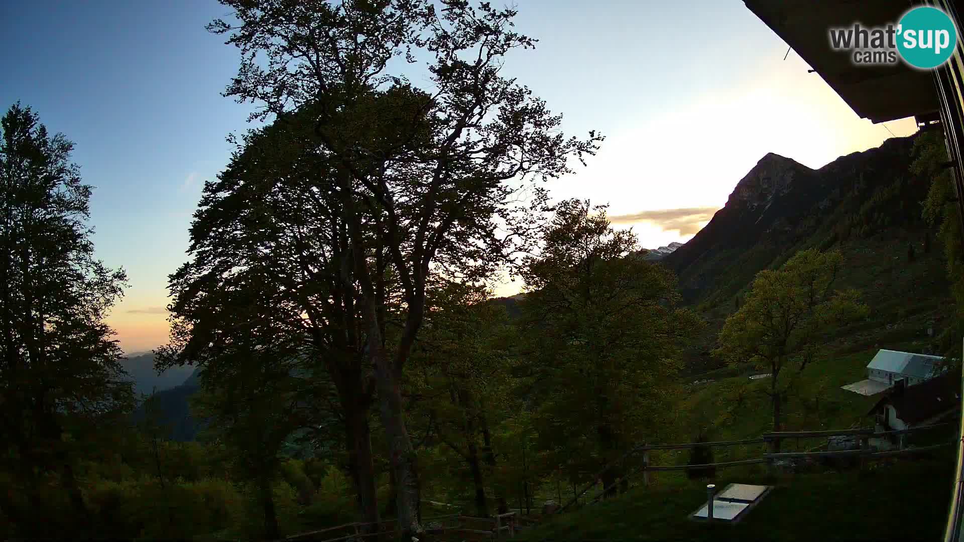 Refuge de la montagne Planina Razor caméra en direct (1315) | vue sur Tolminski Migovec