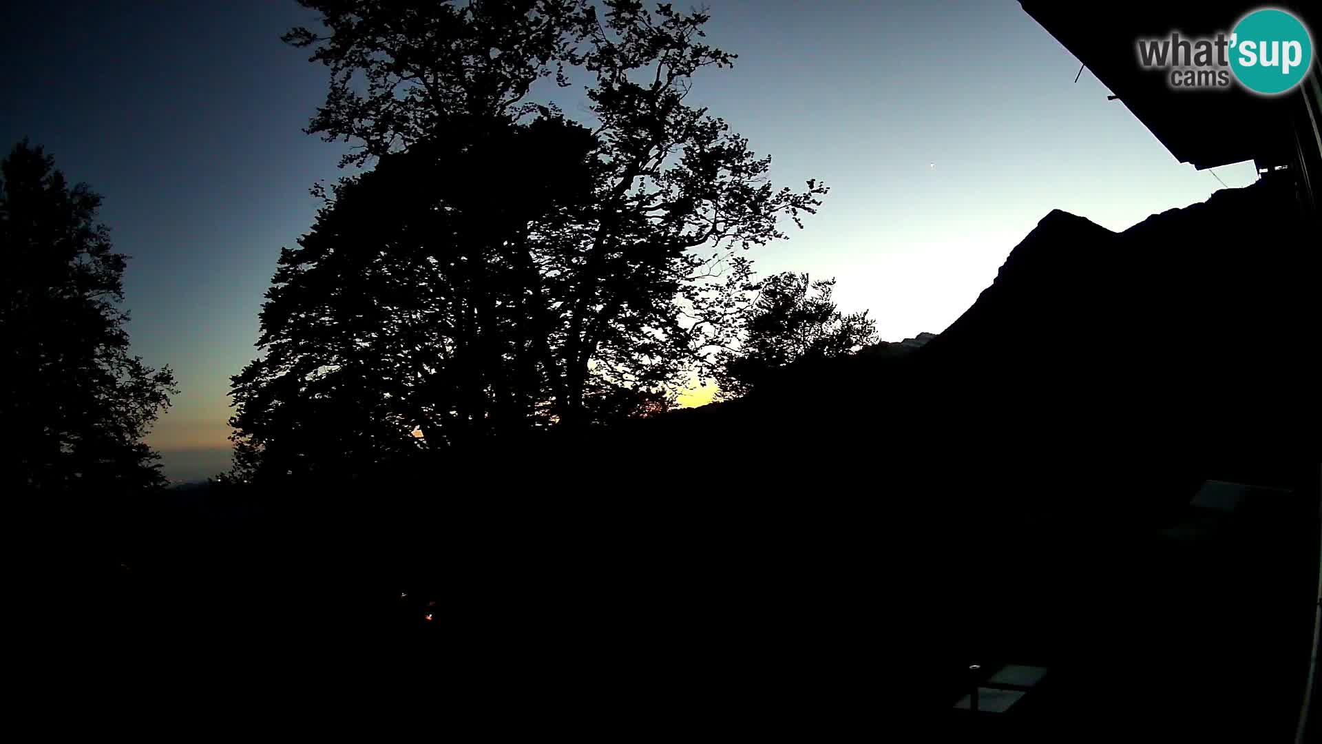 Baita di montagna Planina Razor webcam (1315) | vista su Tolminski Migovec