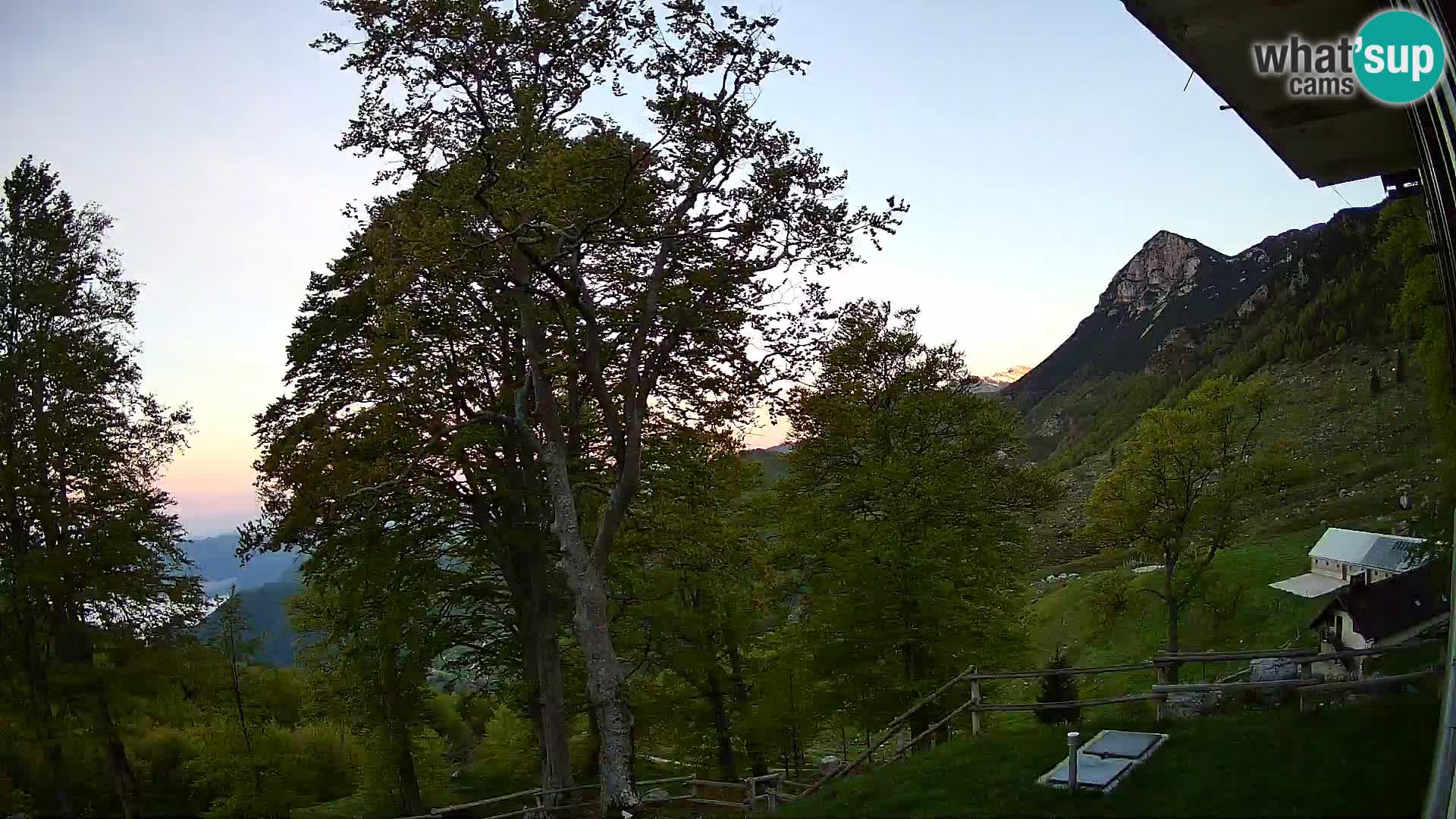 Planina Razor Mountain Hut live cam (1315) | view to Tolminski Migovec