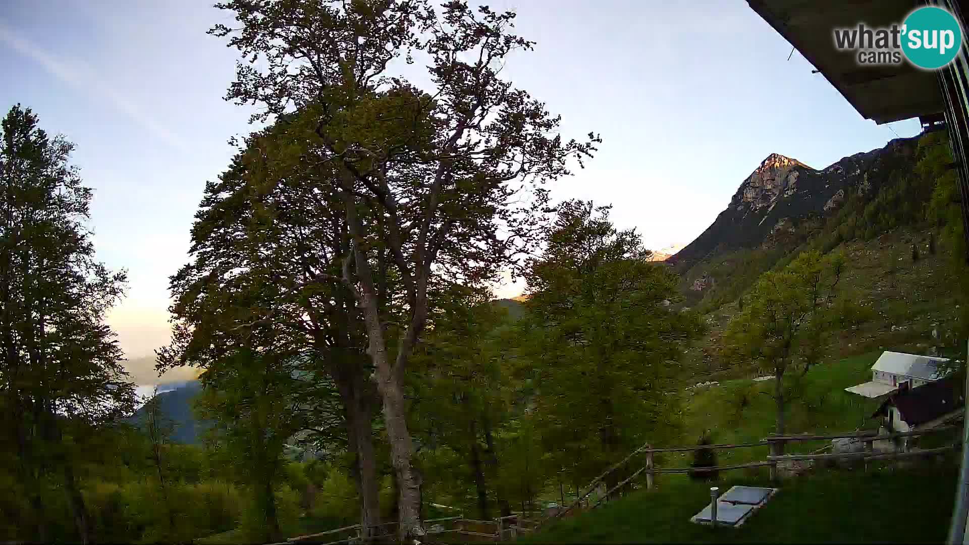 Planinarski dom na planini Razor (1315) | Pogled na Tolminski Migovec