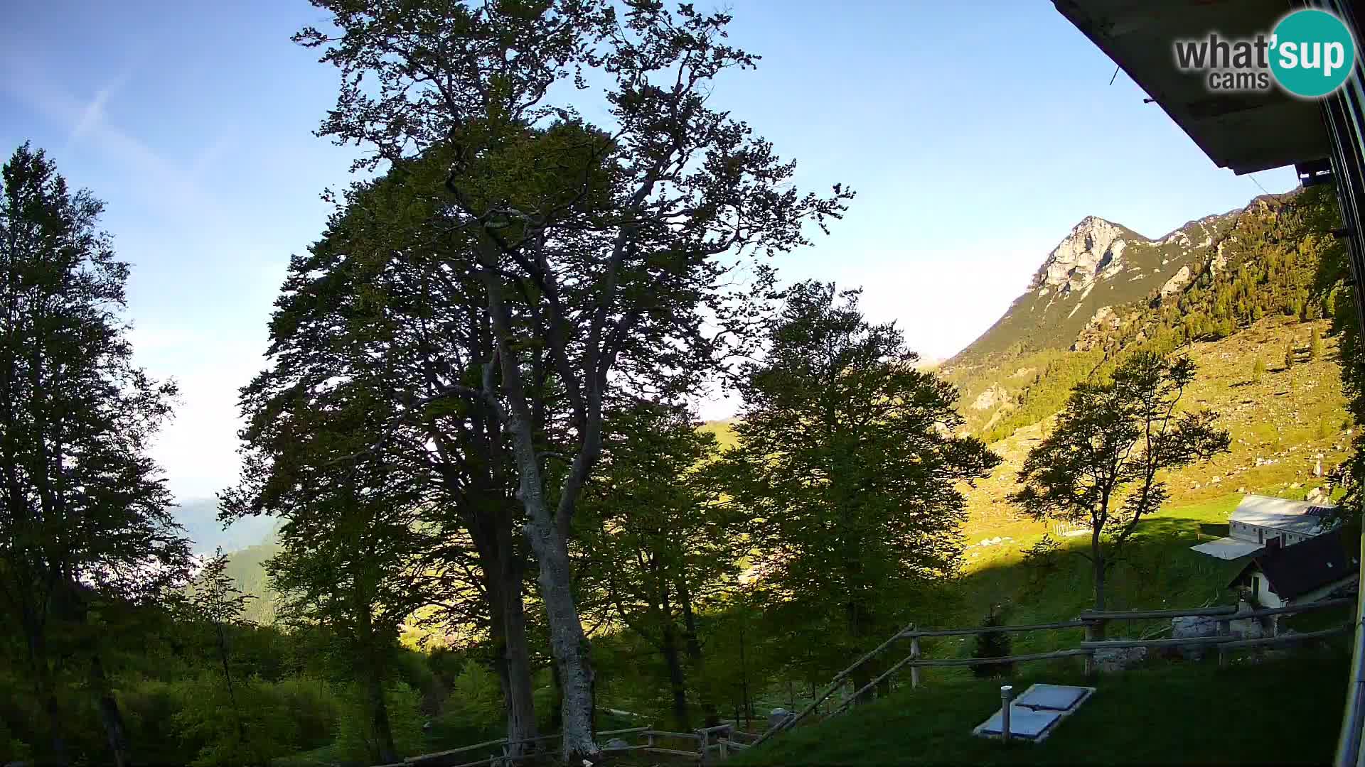 Planina Razor Mountain Hut live cam (1315) | view to Tolminski Migovec