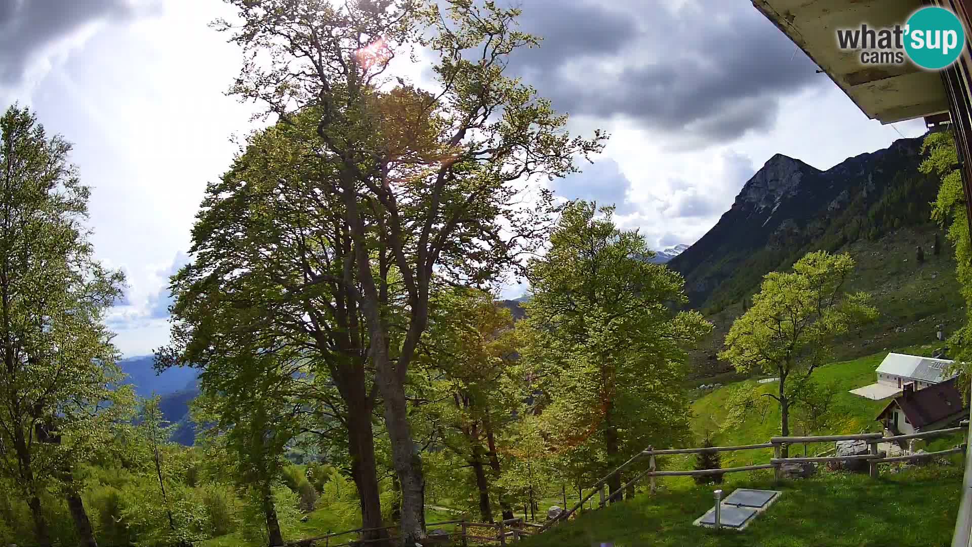 Refuge de la montagne Planina Razor caméra en direct (1315) | vue sur Tolminski Migovec