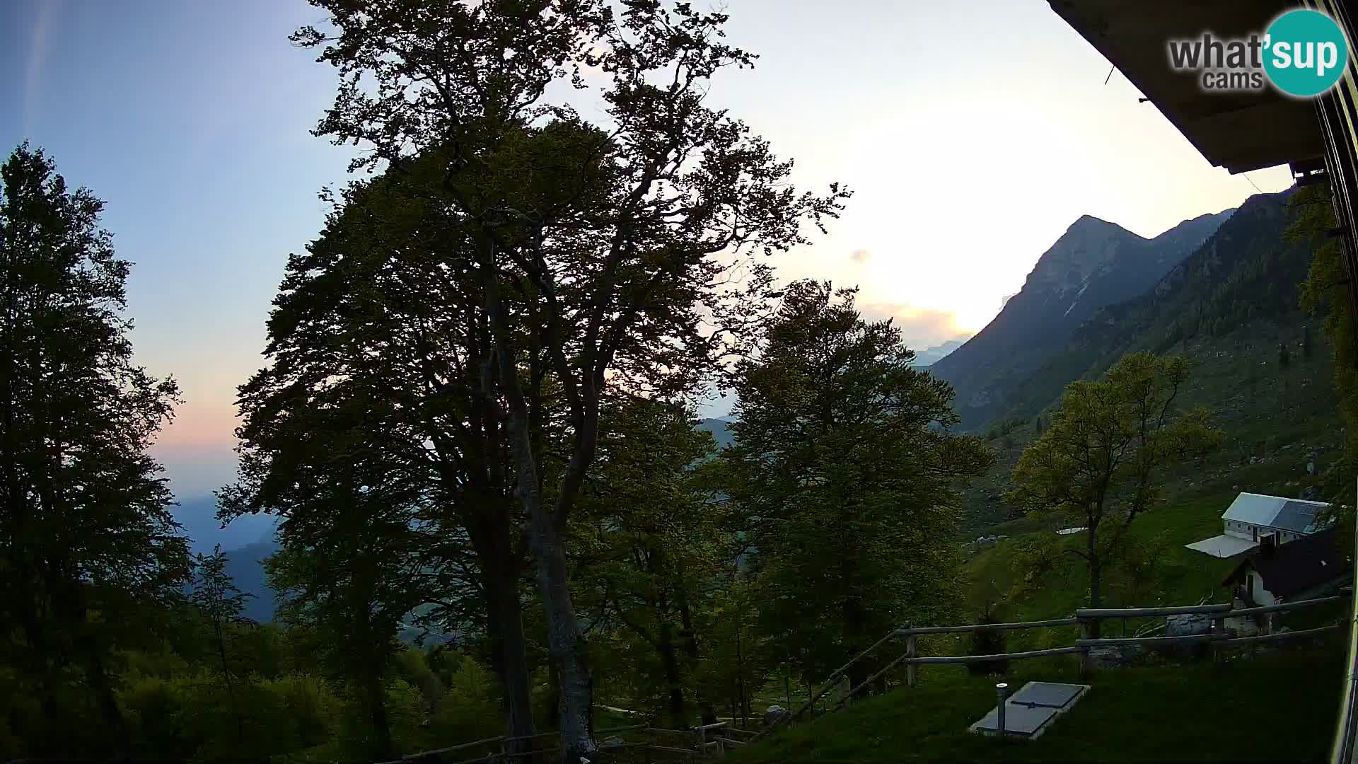 Refuge de la montagne Planina Razor caméra en direct (1315) | vue sur Tolminski Migovec