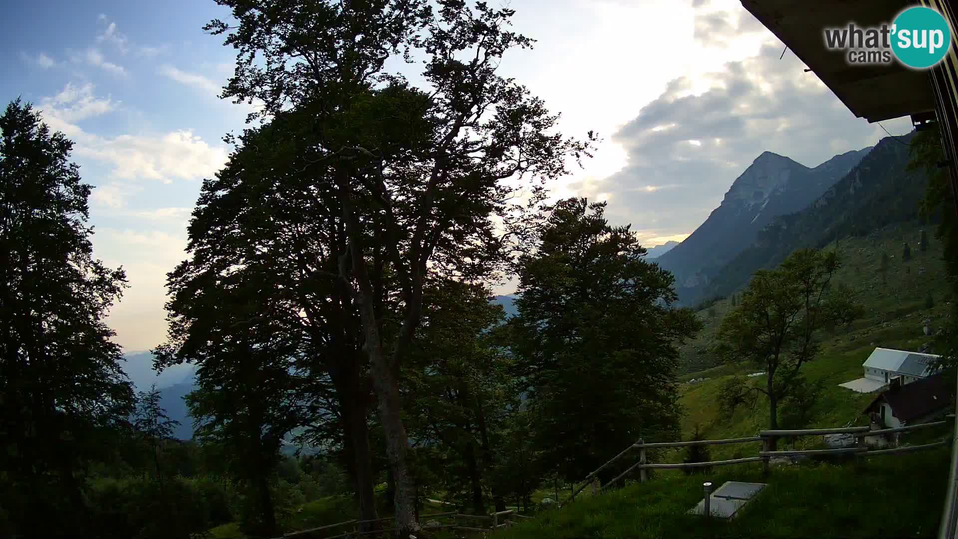 Planinarski dom na planini Razor (1315) | Pogled na Tolminski Migovec
