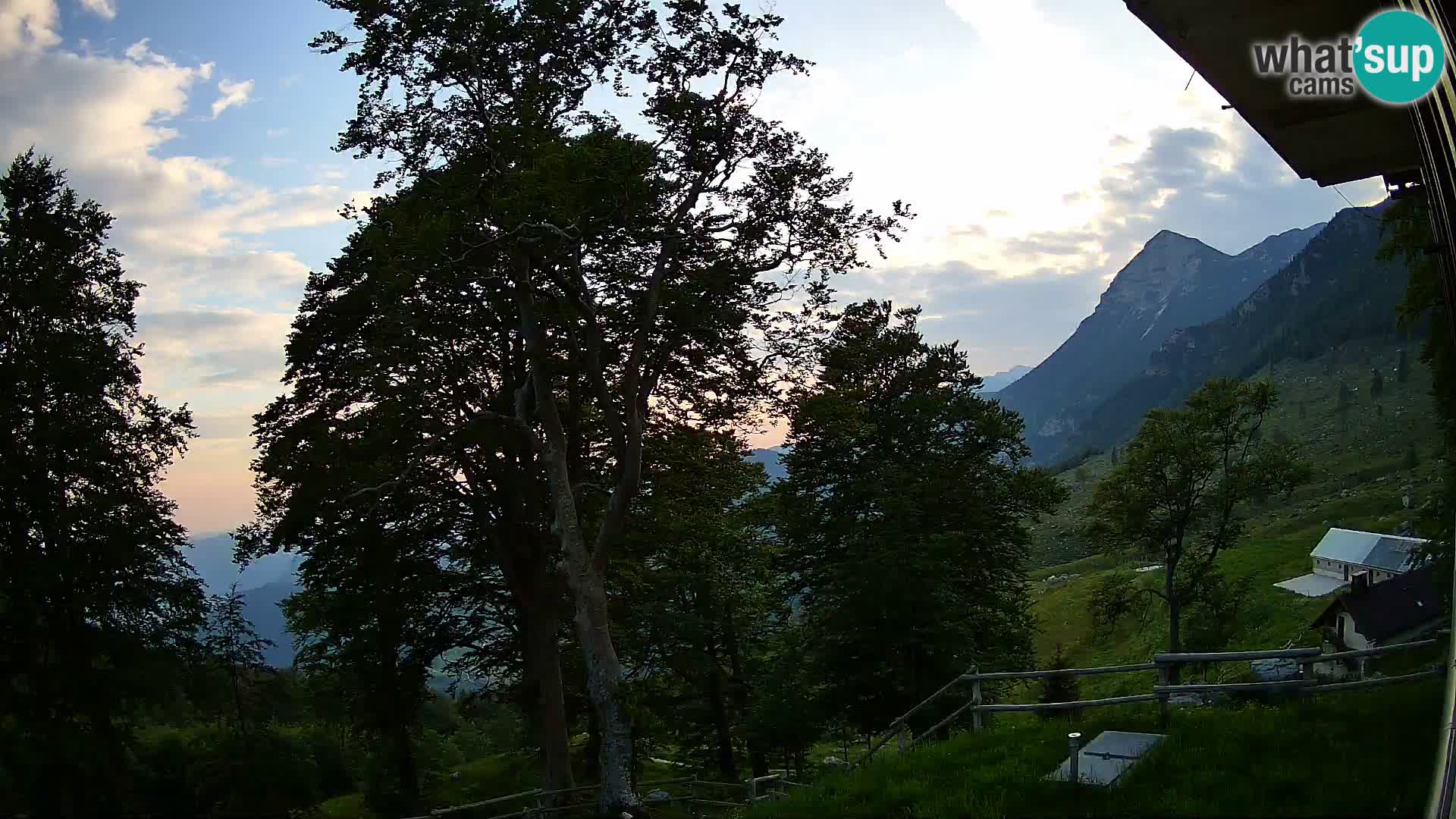 Planina Razor Mountain Hut live cam (1315) | view to Tolminski Migovec