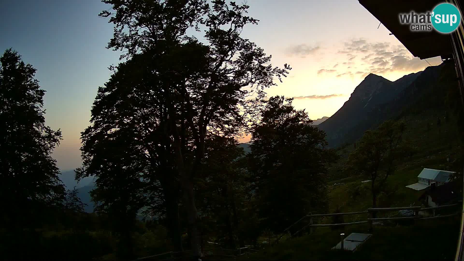 Refuge de la montagne Planina Razor caméra en direct (1315) | vue sur Tolminski Migovec