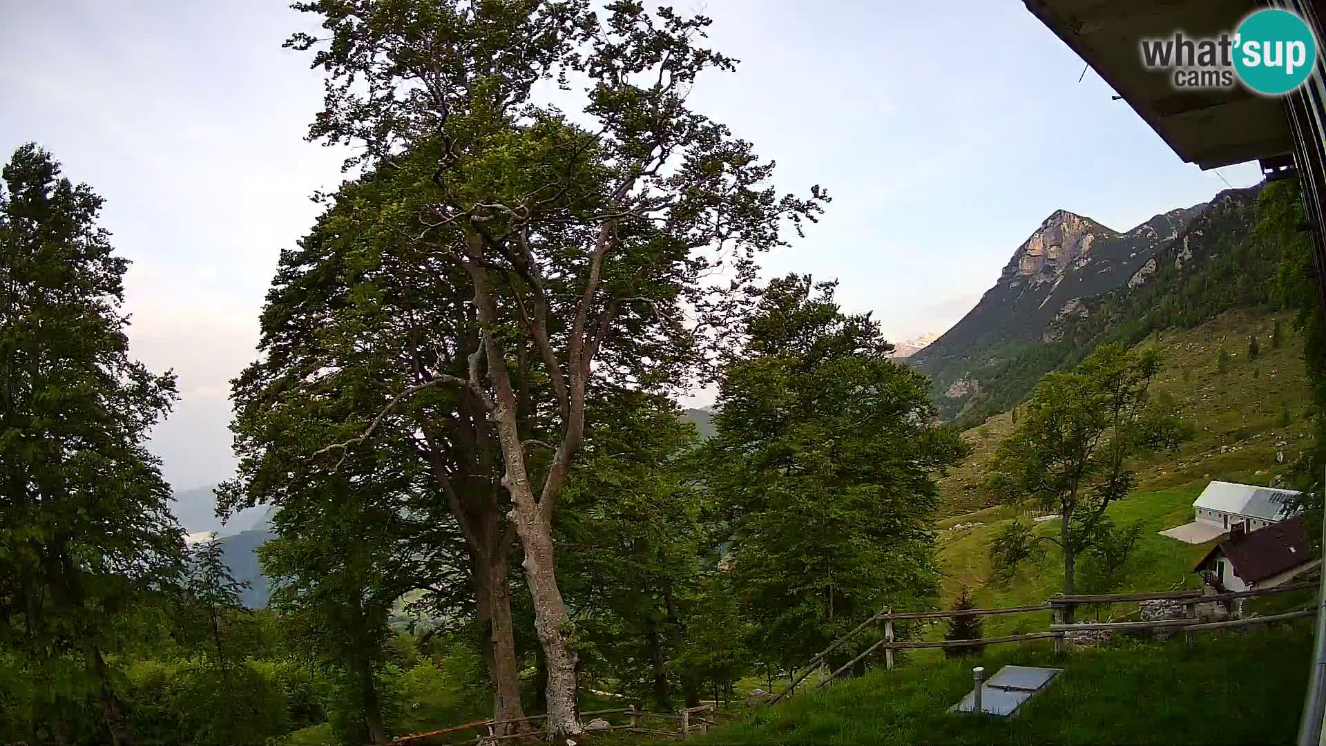 Refuge de la montagne Planina Razor caméra en direct (1315) | vue sur Tolminski Migovec