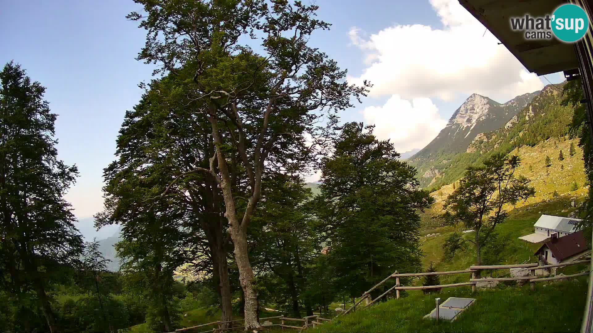 Baita di montagna Planina Razor webcam (1315) | vista su Tolminski Migovec