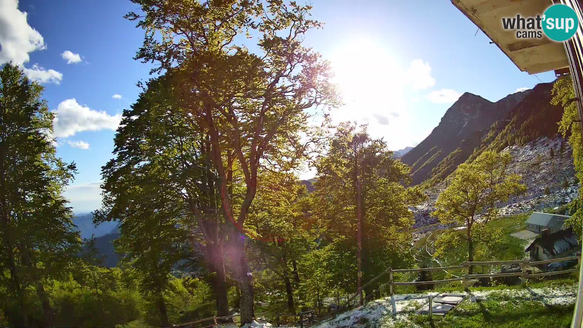 Planina Razor Mountain Hut live cam (1315) | view to Tolminski Migovec