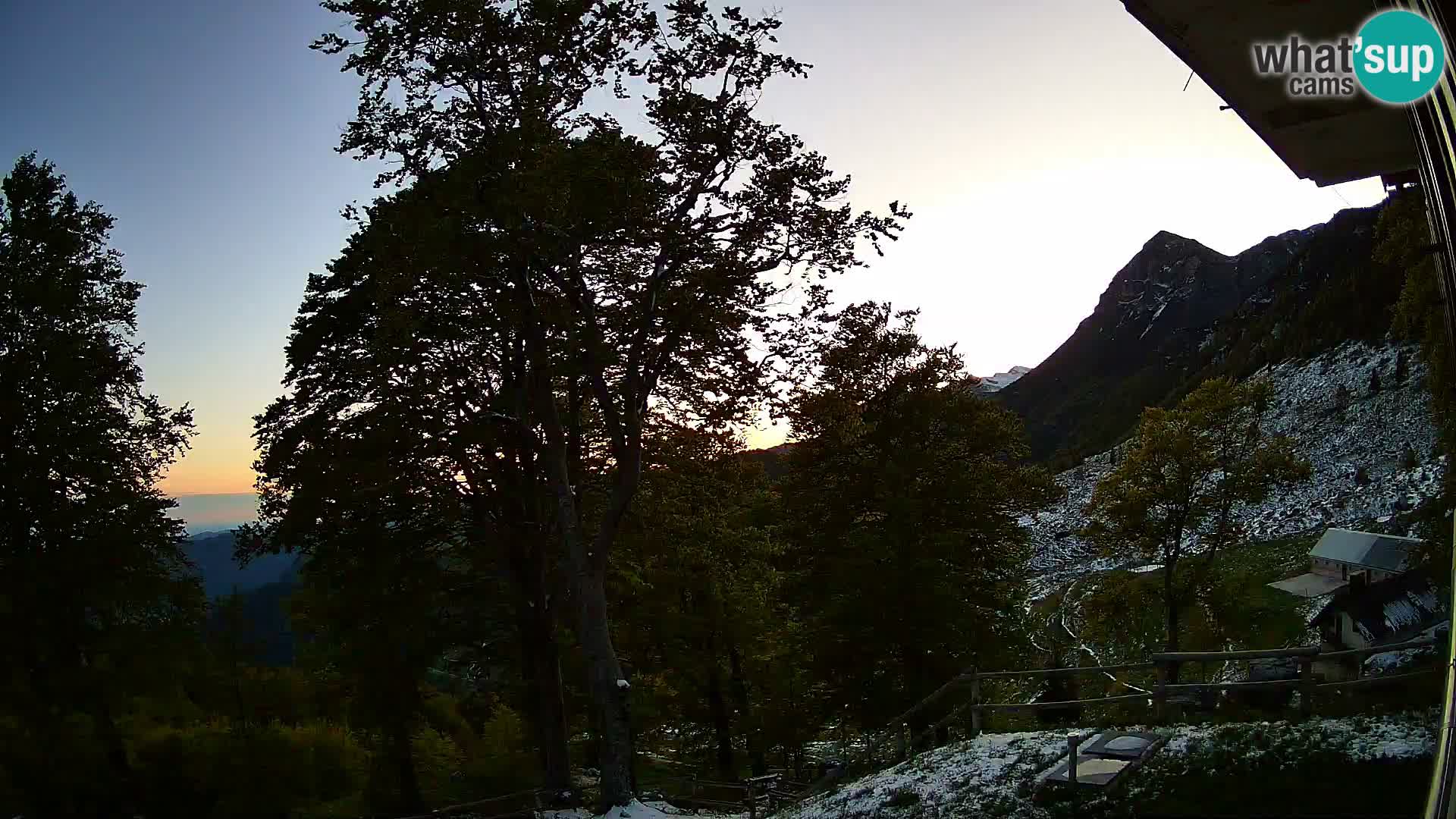 Planinarski dom na planini Razor (1315) | Pogled na Tolminski Migovec