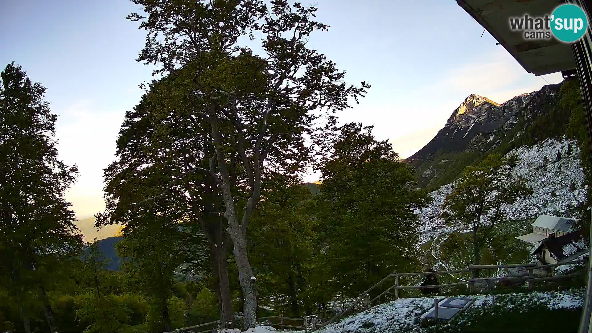 Planina Razor Mountain Hut live cam (1315) | view to Tolminski Migovec