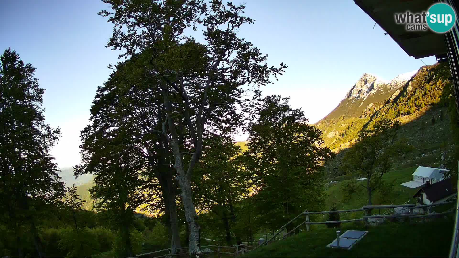 Planina Razor Mountain Hut live cam (1315) | view to Tolminski Migovec