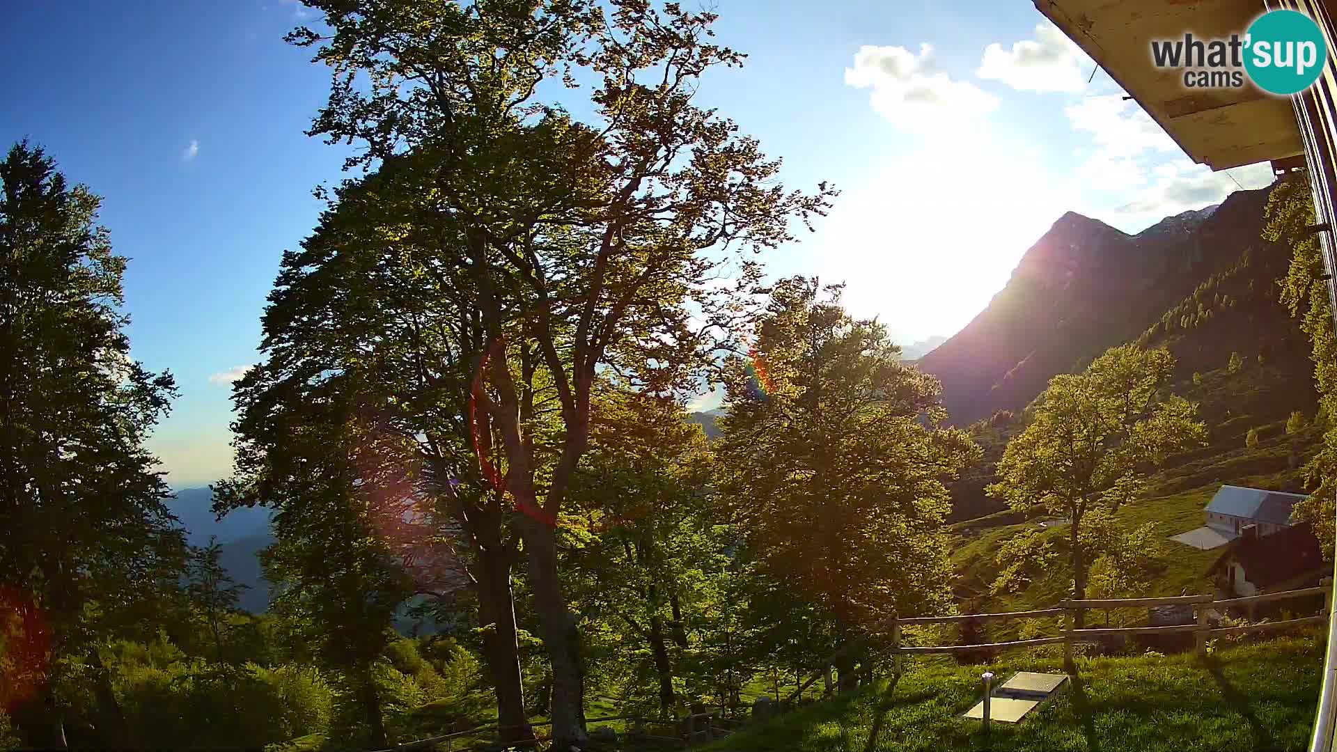 Planina Razor Bergütte Webcam (1315) | Blick auf Tolminski Migovec