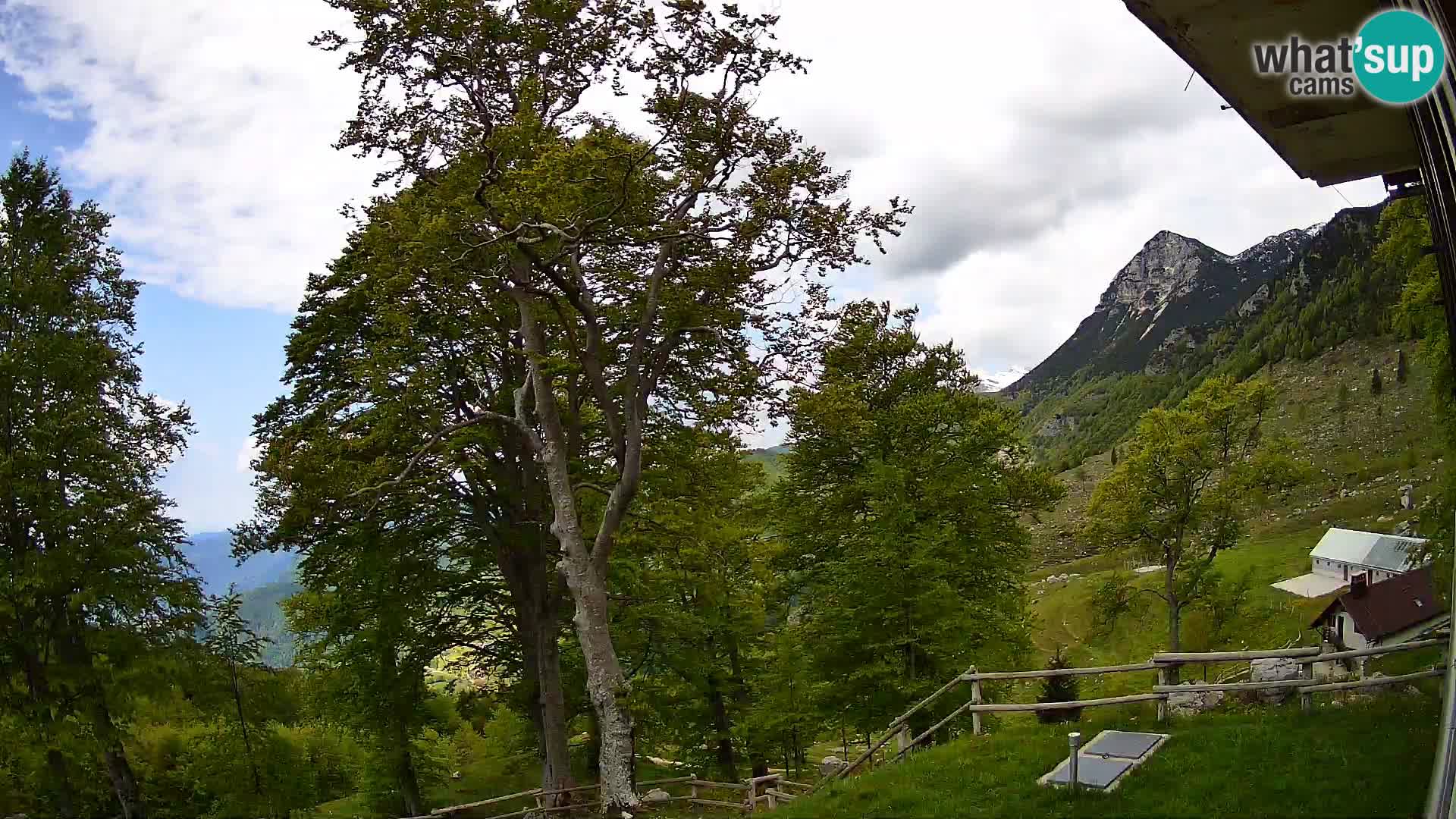 Planina Razor Mountain Hut live cam (1315) | view to Tolminski Migovec