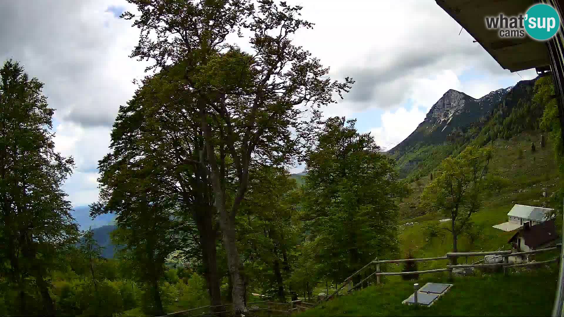 Refuge de la montagne Planina Razor caméra en direct (1315) | vue sur Tolminski Migovec