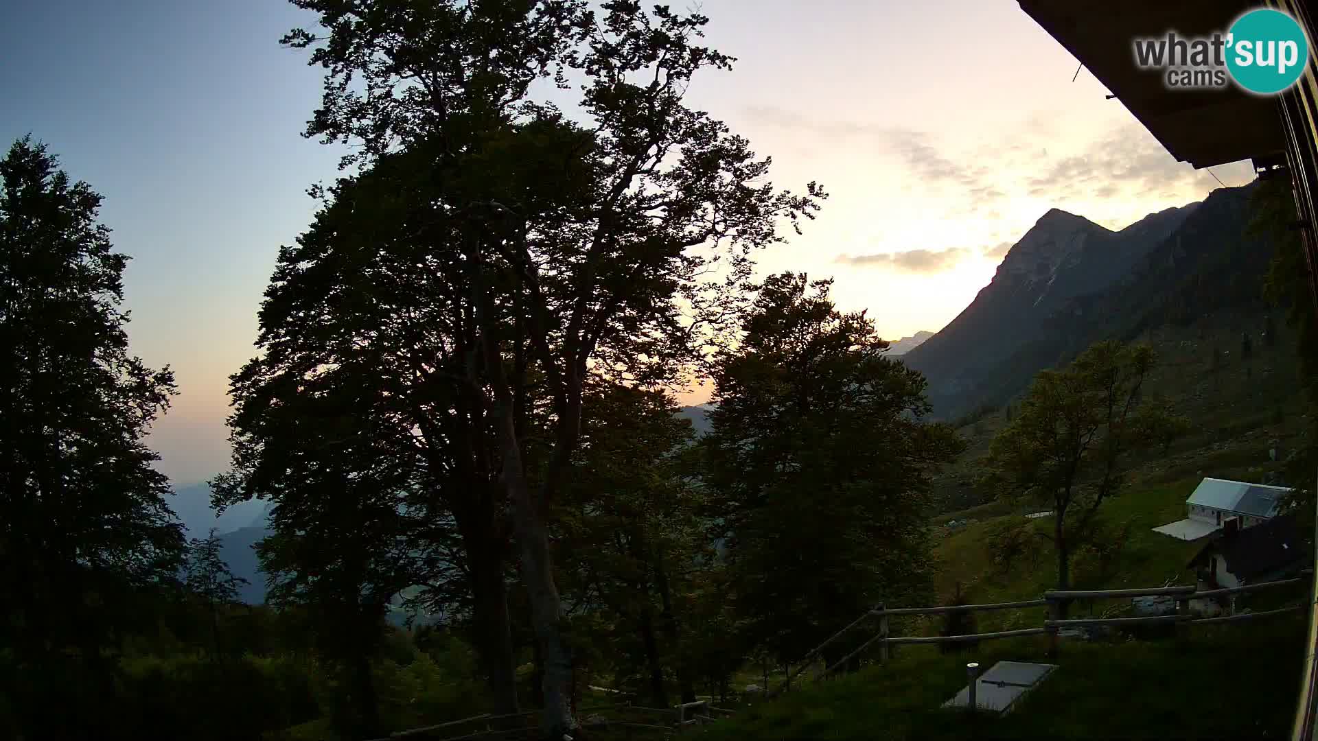 Planinarski dom na planini Razor (1315) | Pogled na Tolminski Migovec
