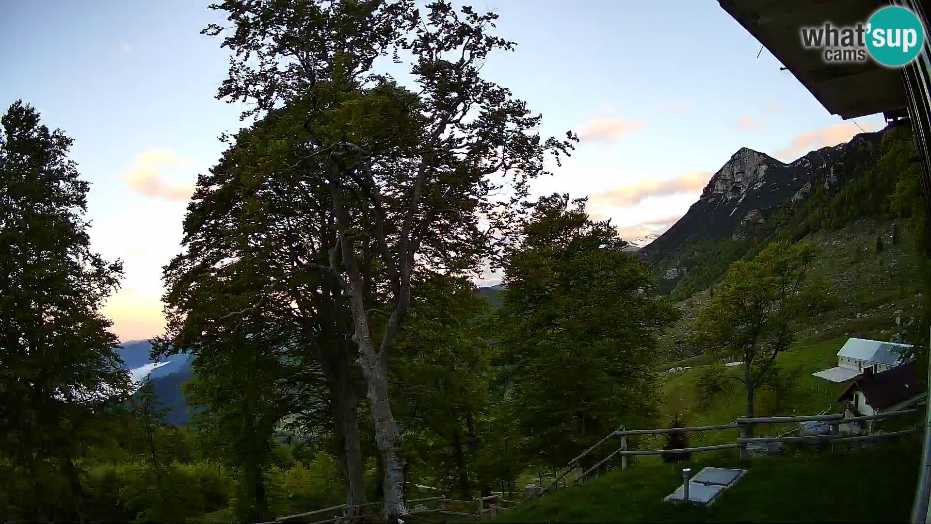 Planina Razor Mountain Hut live cam (1315) | view to Tolminski Migovec