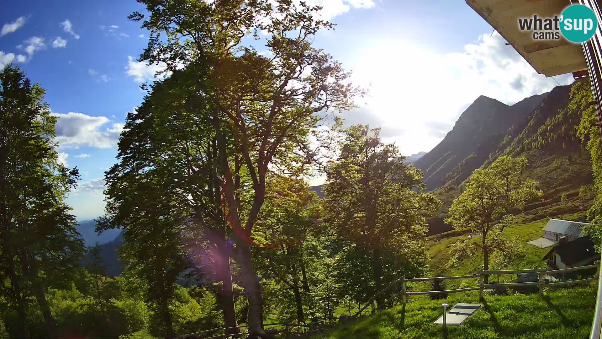 Refuge de la montagne Planina Razor caméra en direct (1315) | vue sur Tolminski Migovec