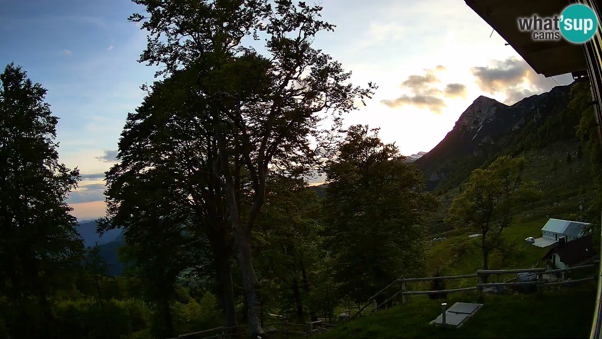 Refuge de la montagne Planina Razor caméra en direct (1315) | vue sur Tolminski Migovec