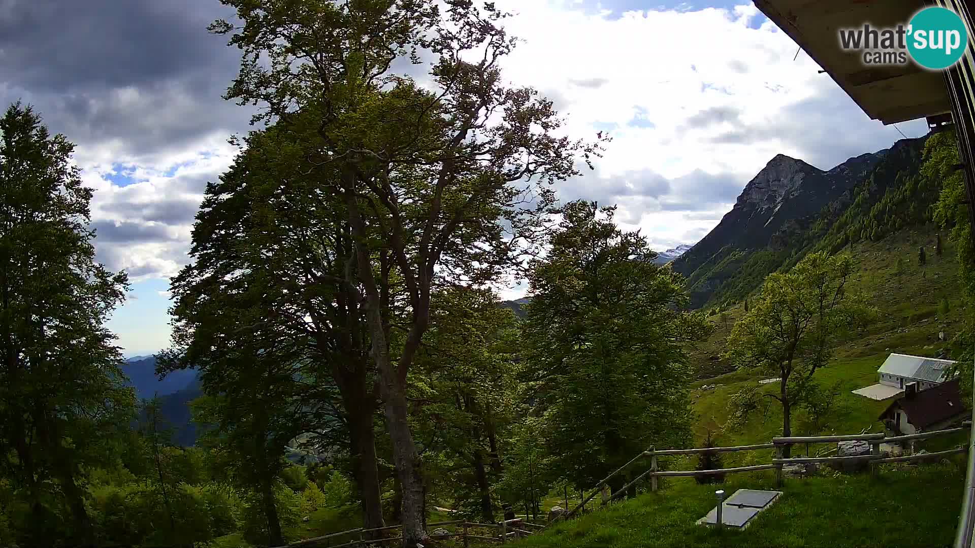 Refuge de la montagne Planina Razor caméra en direct (1315) | vue sur Tolminski Migovec