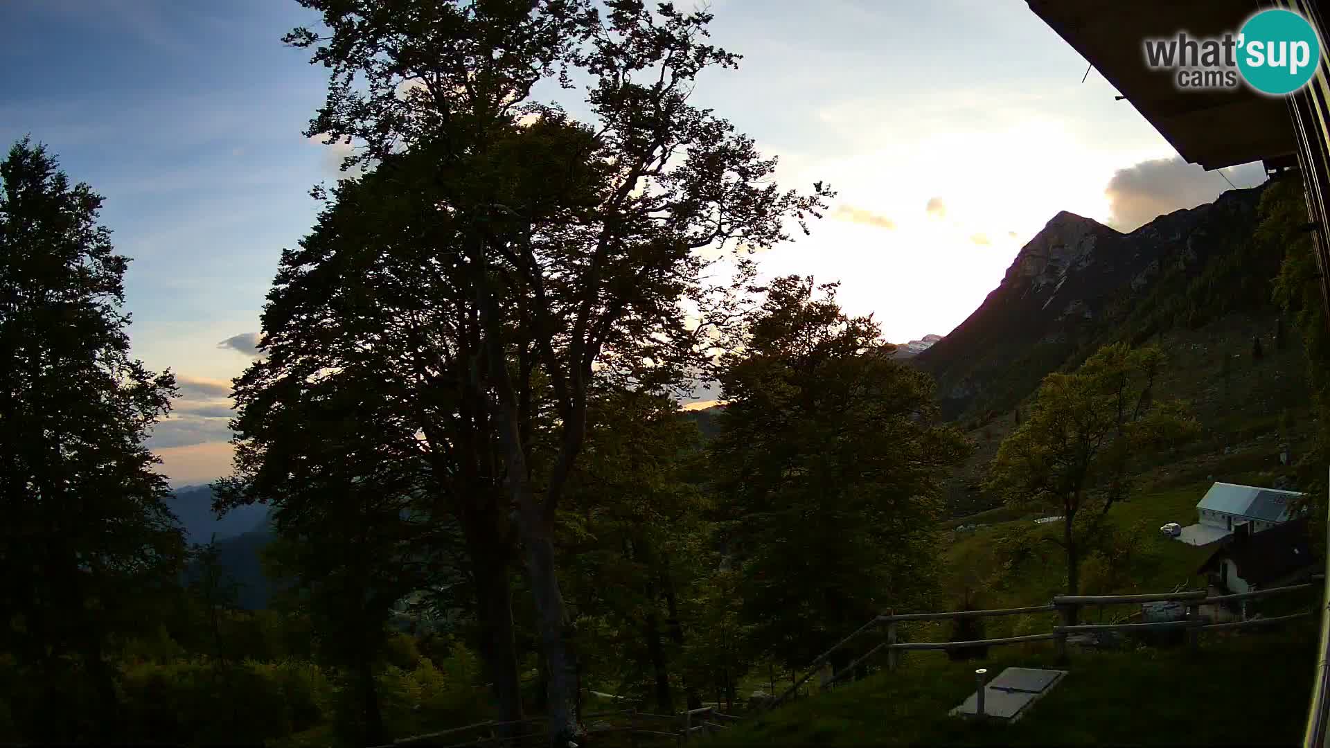 Baita di montagna Planina Razor webcam (1315) | vista su Tolminski Migovec