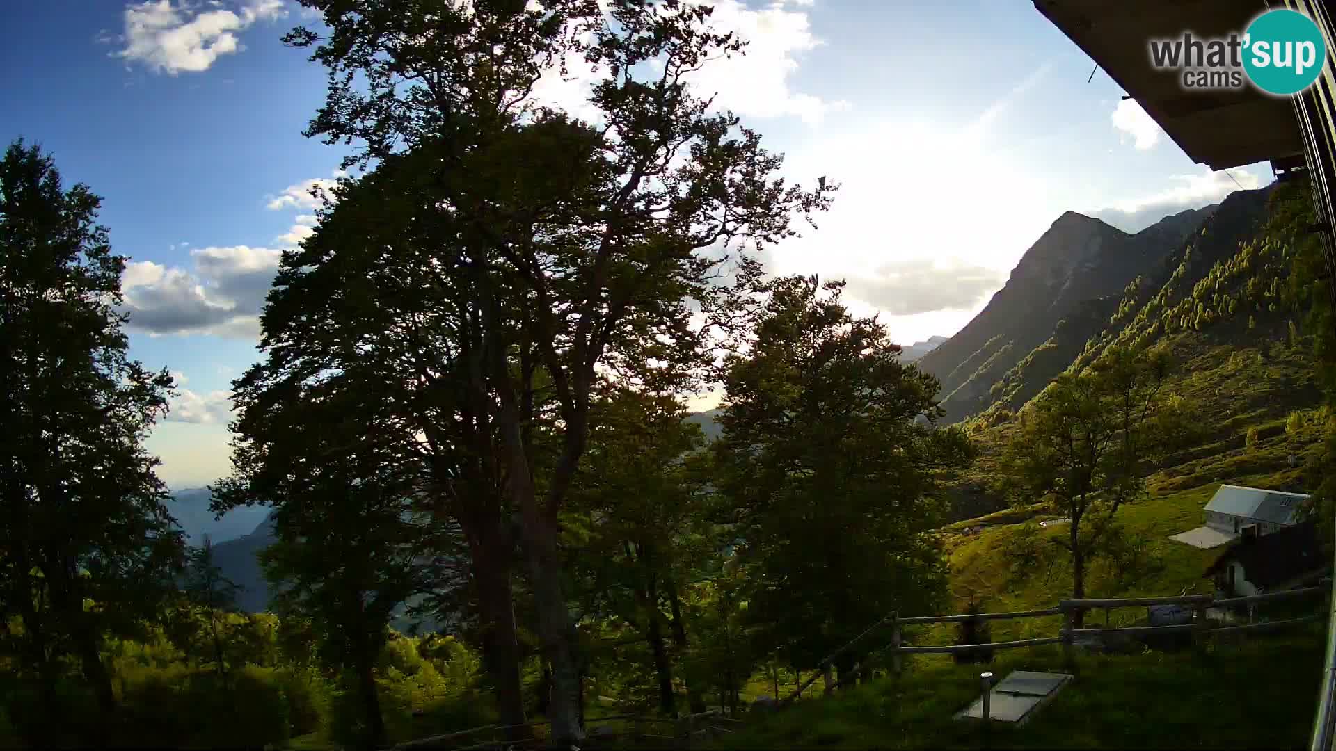 Refuge de la montagne Planina Razor caméra en direct (1315) | vue sur Tolminski Migovec